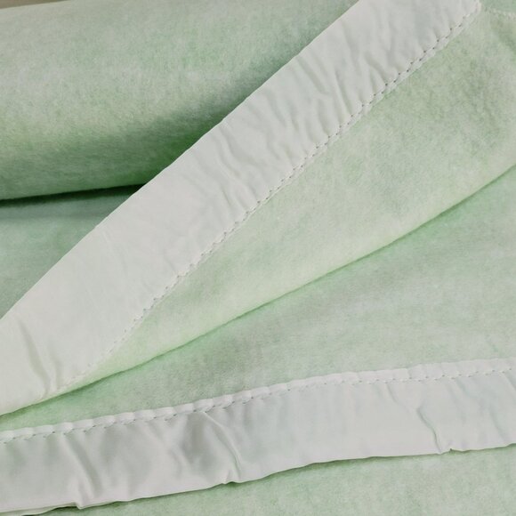VTG  Mint Green Blanket Twin/Full Size Bed 72x90 Acrylic/Nylon Blend New Old Sto - Picture 10 of 13